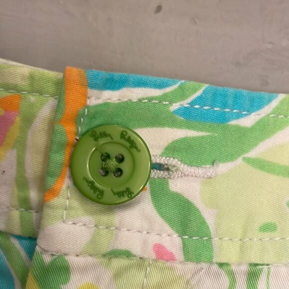 LILLY PULITZER Buttercup Shorts Hibiscus Floral 2 - Picture 5 of 9